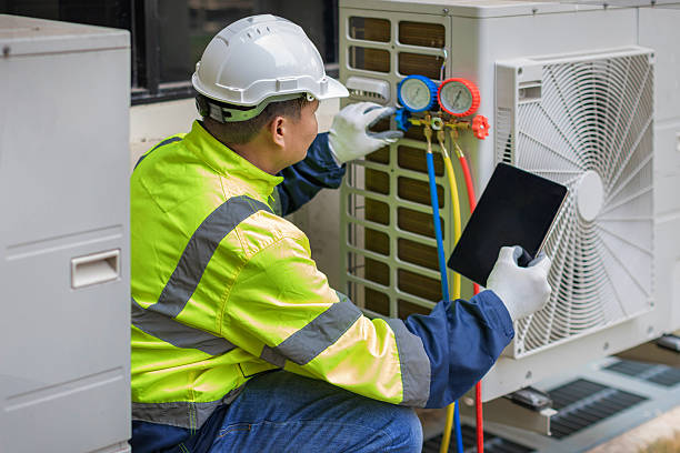 Professional Ac Installation technician working in Pomfret Center, CT